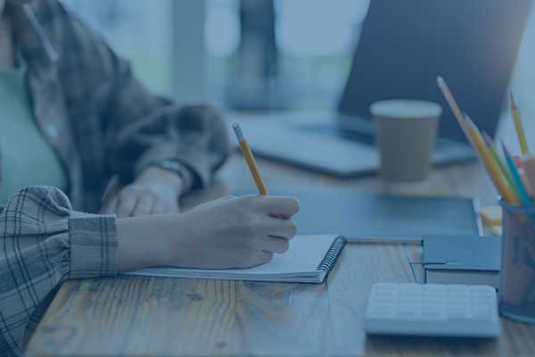 businesswoman-sketching-job-description-take-note-bl