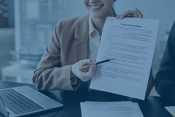 employment-contract-in-job-interview